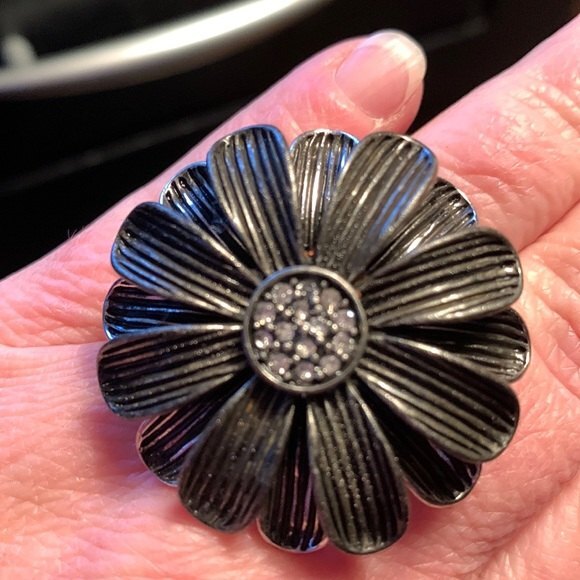 Flower Cocktail Ring with Rhinestones - Picture 1 of 3